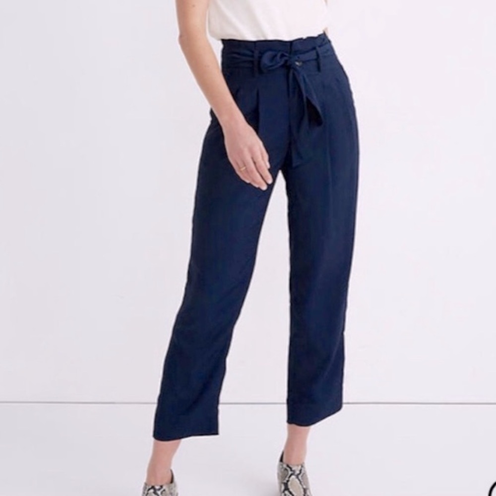 Madewell drapey paperbag pants in navy (size 4)- NWT!